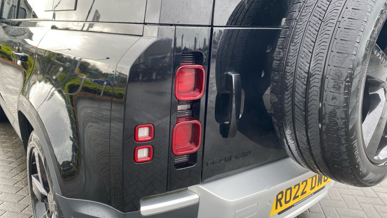 Land Rover Defender 3.0 D250 SE 110 5dr Auto Diesel Estate